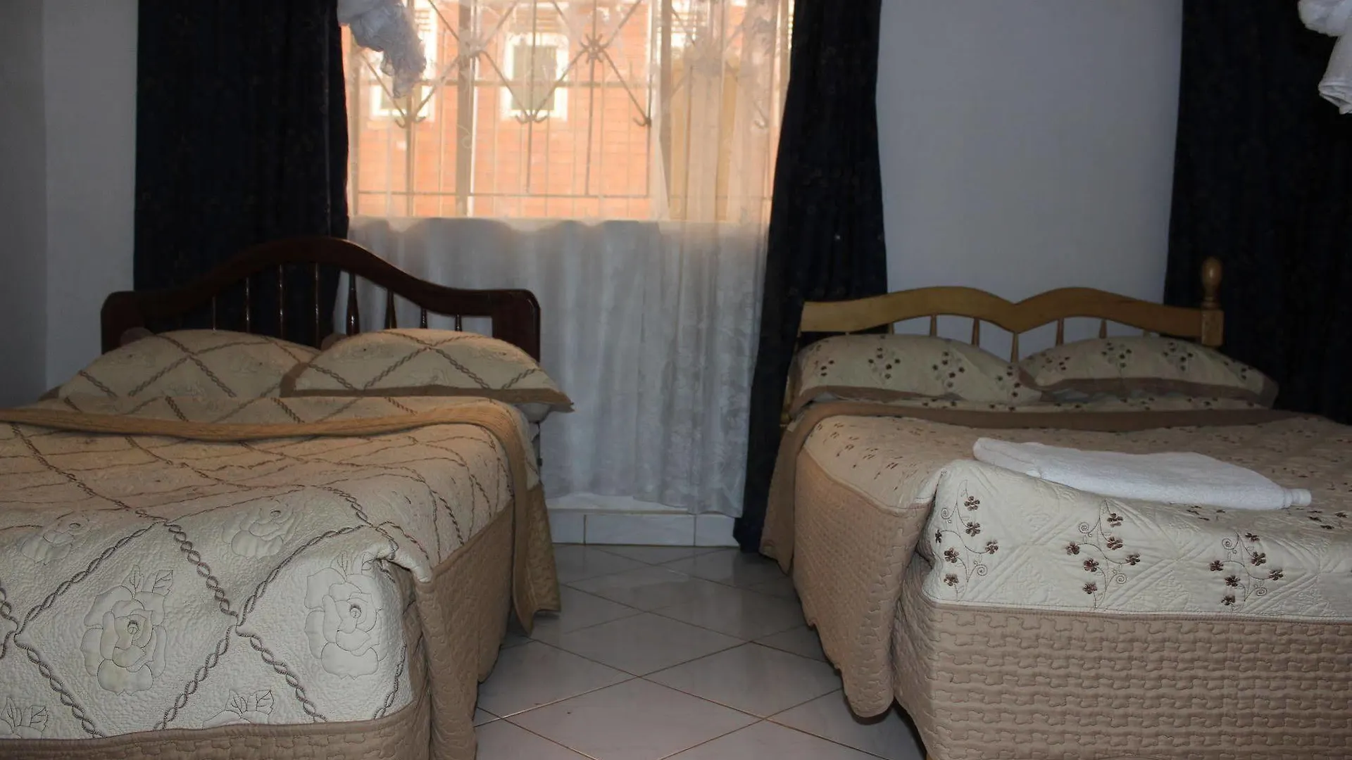 אתר קמפינג קמפאלה Victoria Region Motel