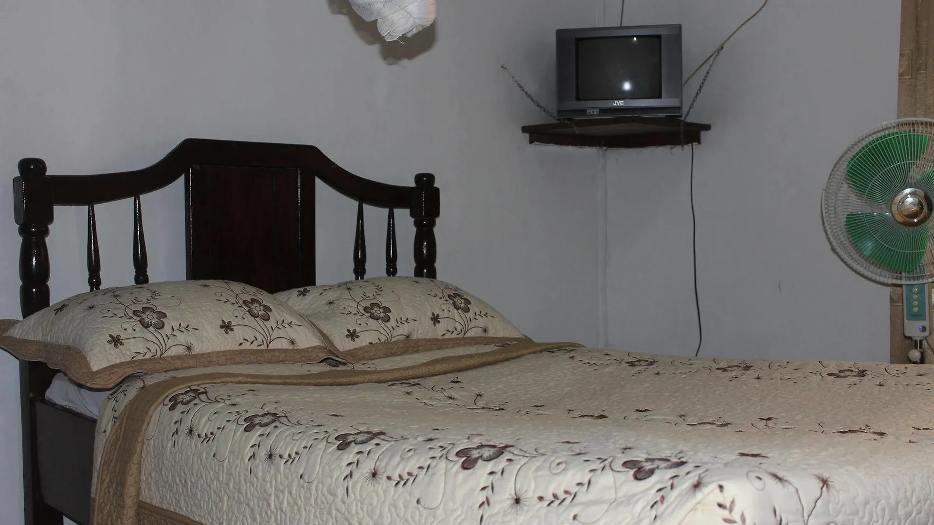 קמפאלה Victoria Region Motel אתר קמפינג