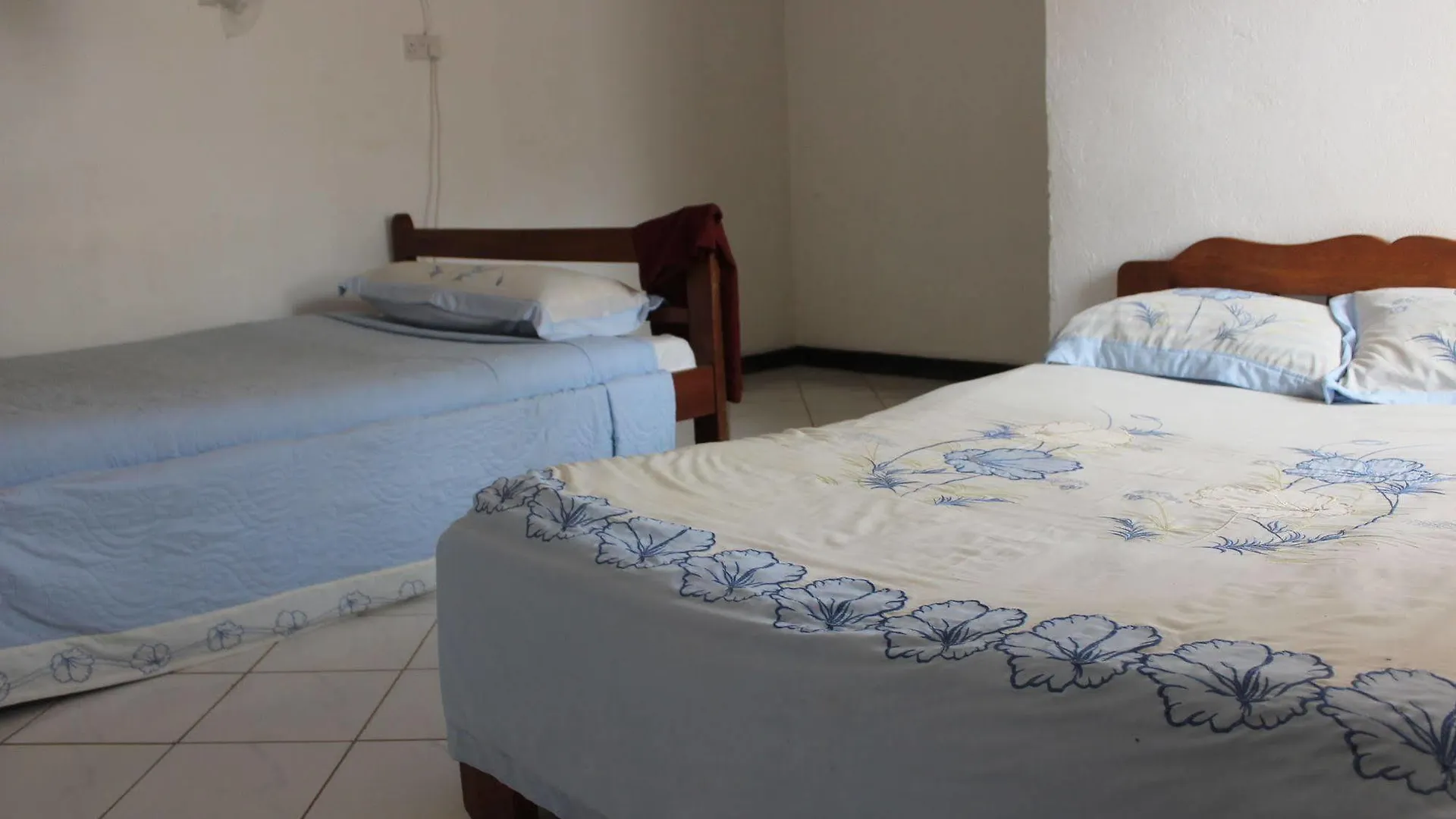 קמפאלה Victoria Region Motel אתר קמפינג